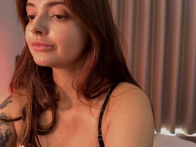 Crystalnova live cam on BongaCams