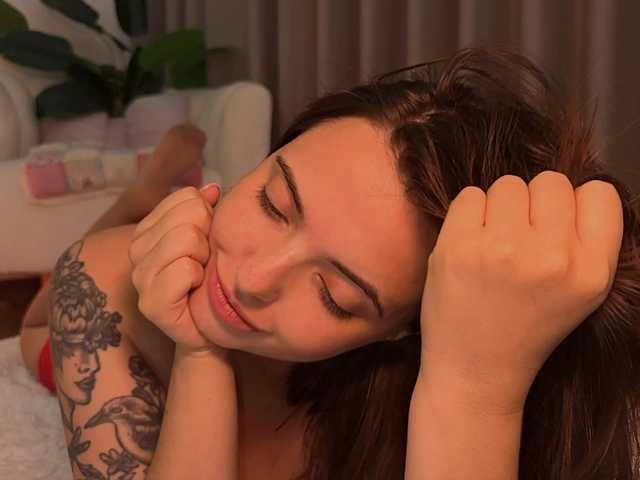 Crystalnova live cam on BongaCams