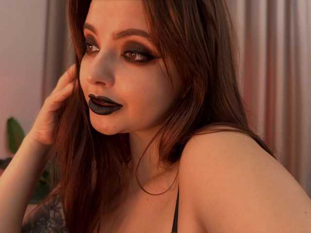 Crystalnova live cam on BongaCams