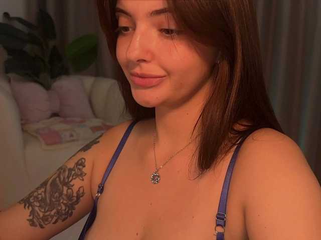 Crystalnova live cam on BongaCams
