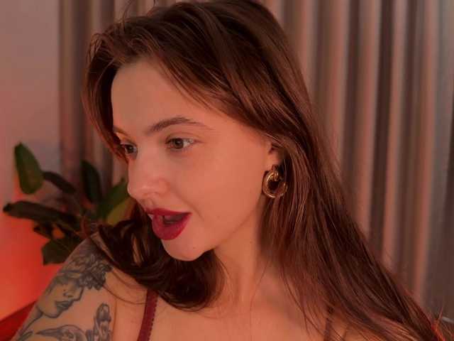 Crystalnova live cam on BongaCams