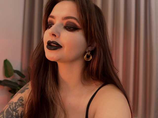 Crystalnova live cam on BongaCams