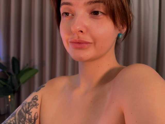 Crystalnova live cam on BongaCams