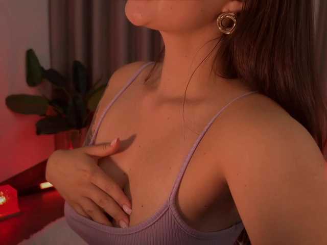 Crystalnova live cam on BongaCams