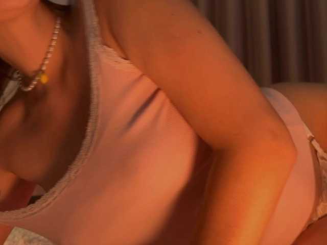 Crystalnova live cam on BongaCams