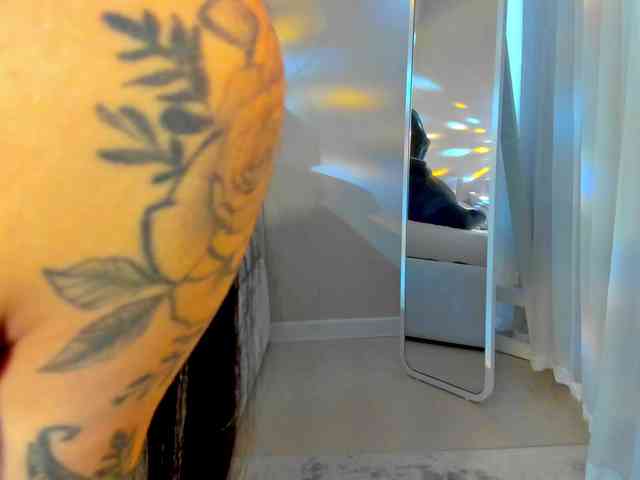 Black-Dollar webcam