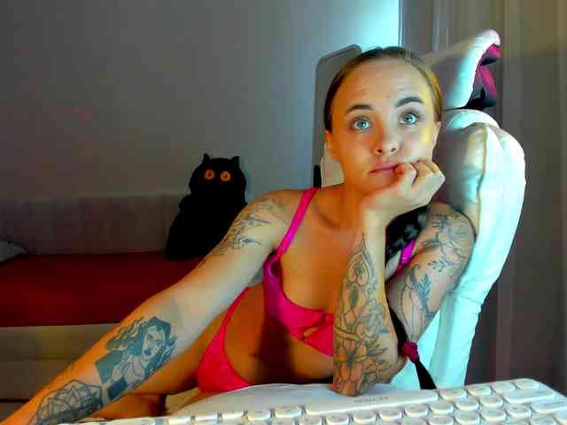 Black-Dollar webcam