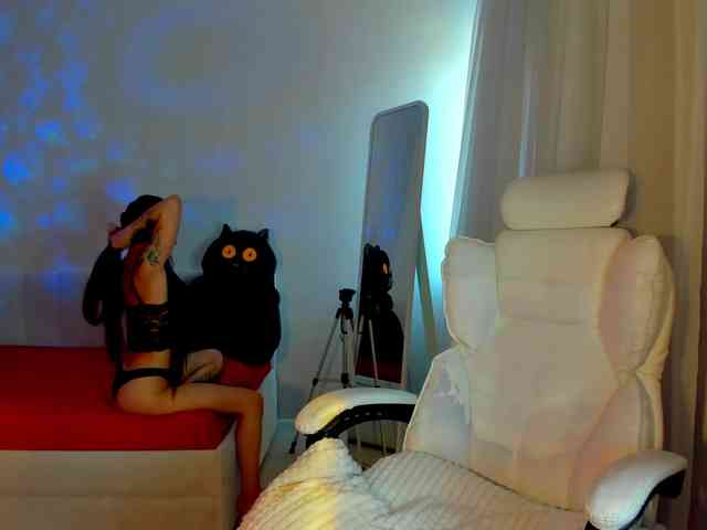 Black-Dollar webcam