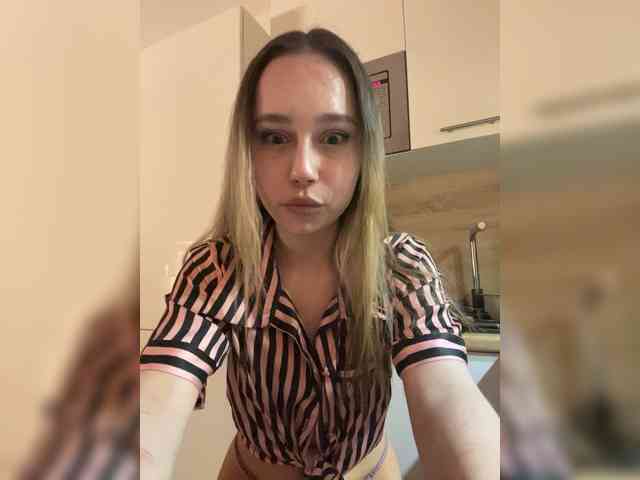 Model: LunaKoma