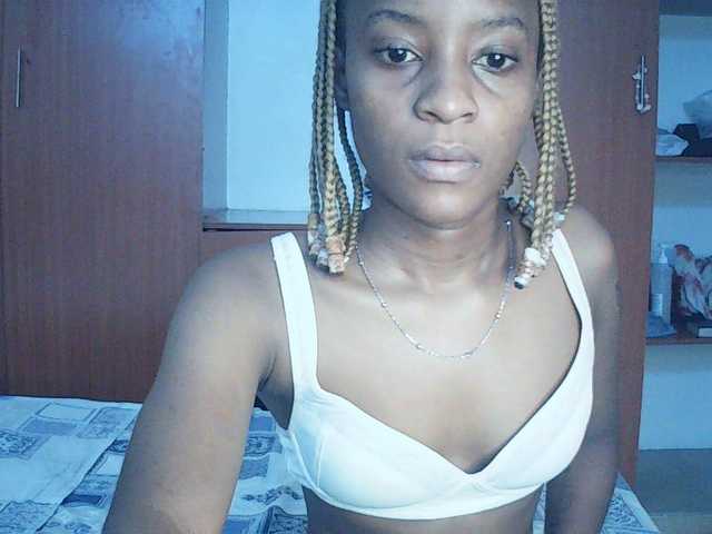 le modèle Hot_Mess est en webcam porno dans un show sur le site bongacams, il possède les tags suivants: Ebony,Brunette,Trimmed