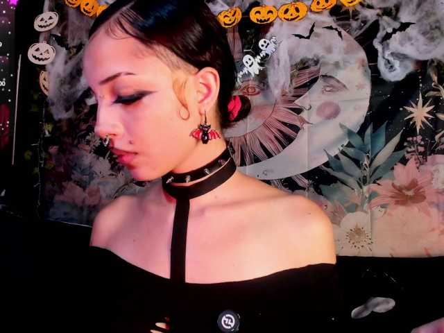LaxiViolet live cam on BongaCams