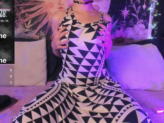 LaxiViolet live webcam show