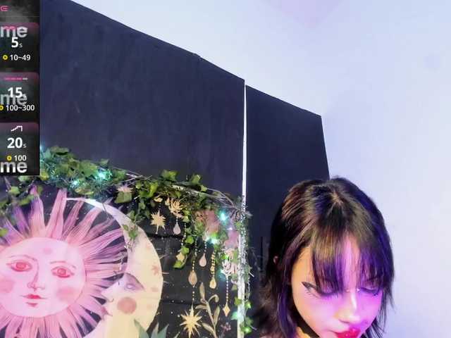LaxiViolet live cam on BongaCams