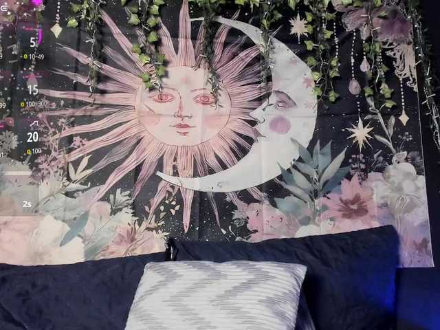 LaxiViolet live cam on BongaCams