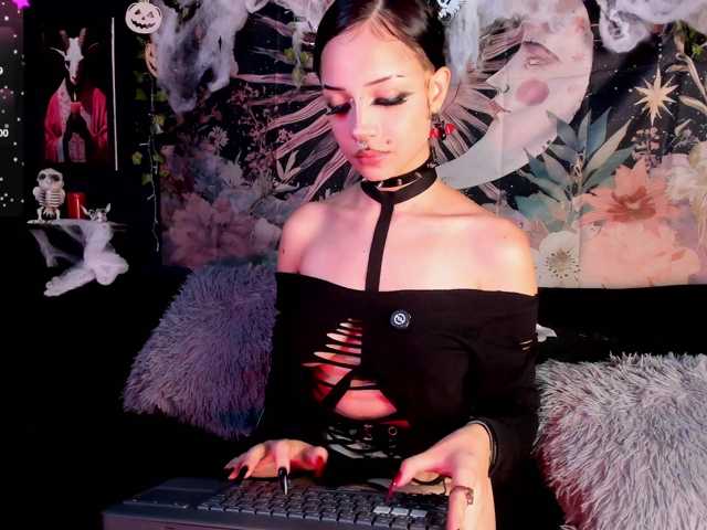 LaxiViolet live cam on BongaCams