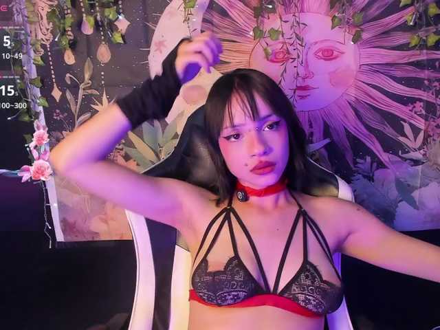 LaxiViolet live cam on BongaCams
