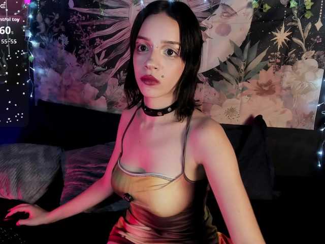LaxiViolet live cam preview