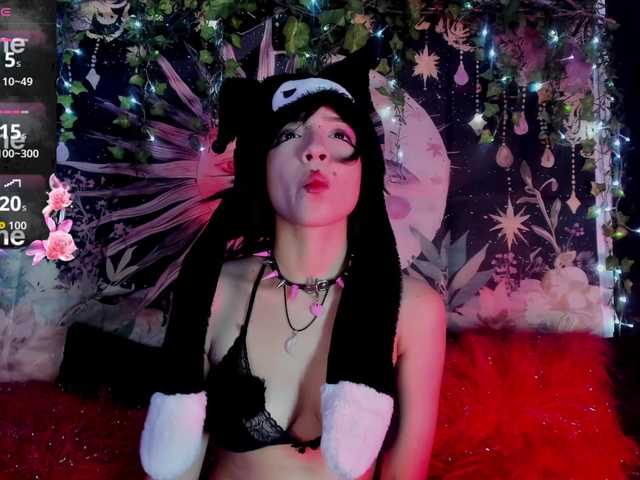 LaxiViolet live cam on BongaCams