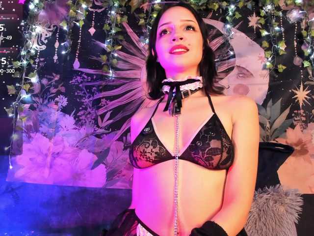 LaxiViolet live cam on BongaCams