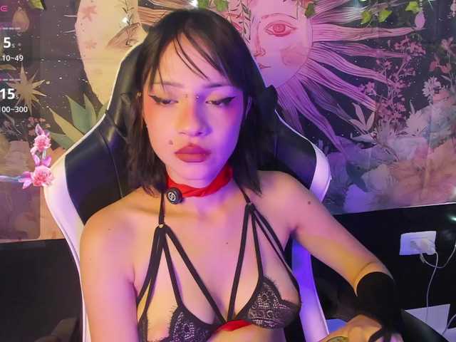 LaxiViolet live cam on BongaCams