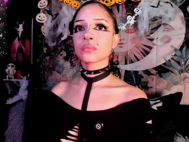 LaxiViolet live cam on BongaCams