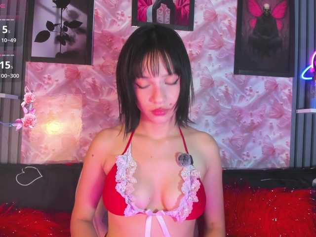 LaxiViolet live cam on BongaCams