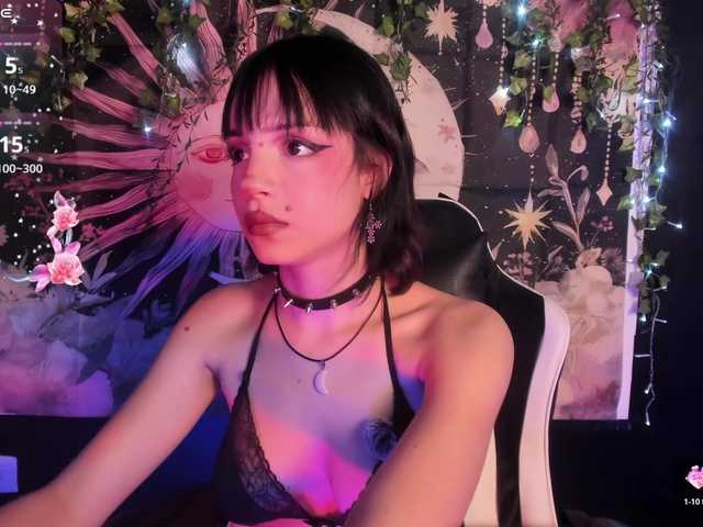 LaxiViolet live cam on BongaCams