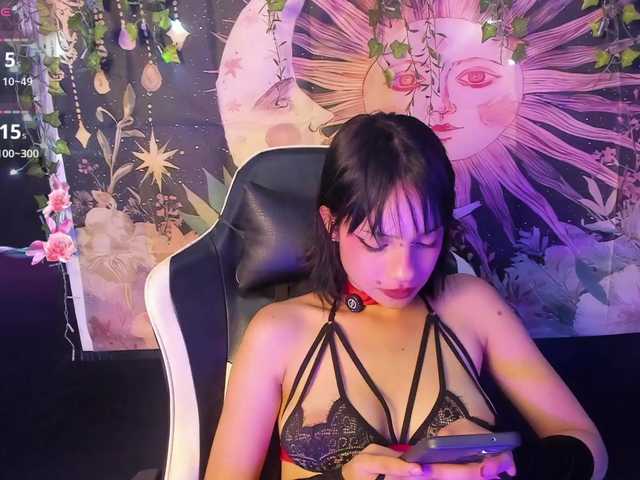 LaxiViolet live cam on BongaCams