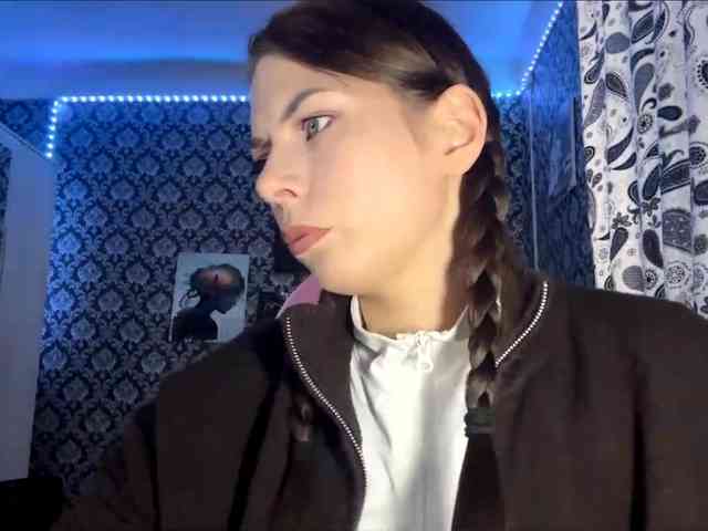 NikiMile webcam