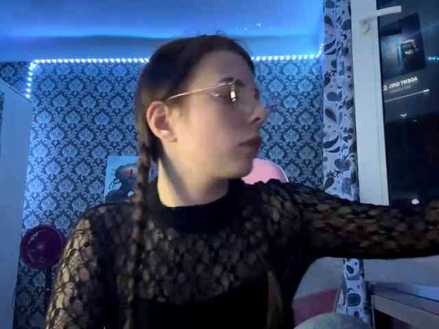 NikiMile webcam