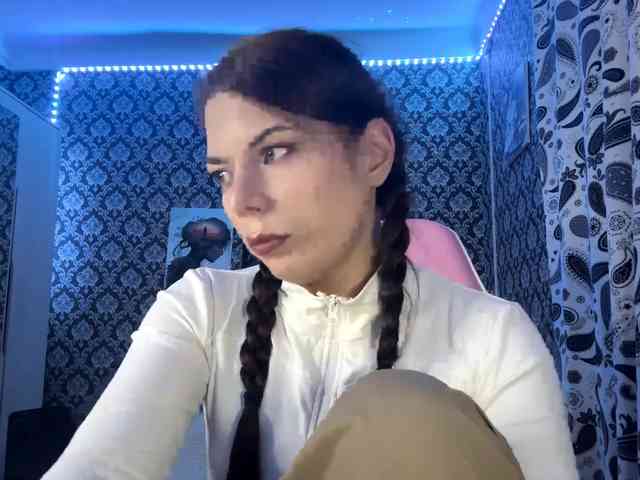 NikiMile webcam