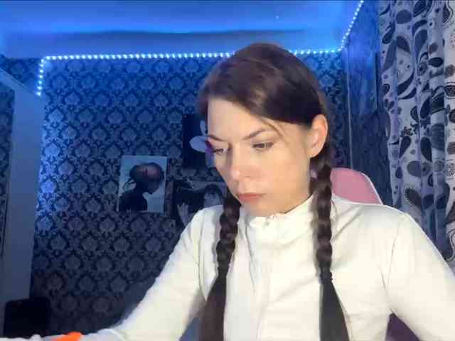 NikiMile webcam