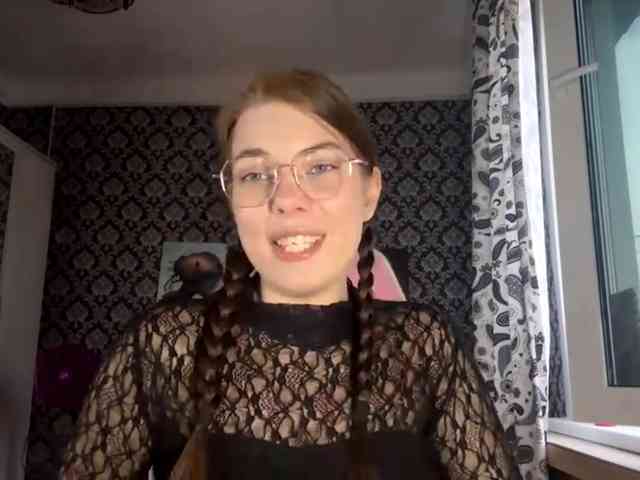 NikiMile webcam