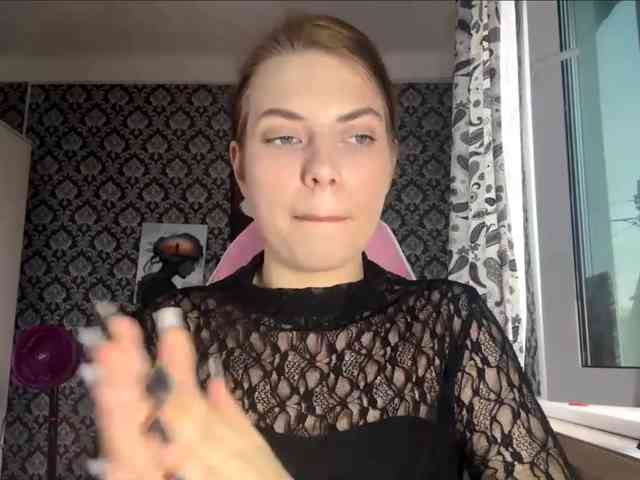 NikiMile webcam