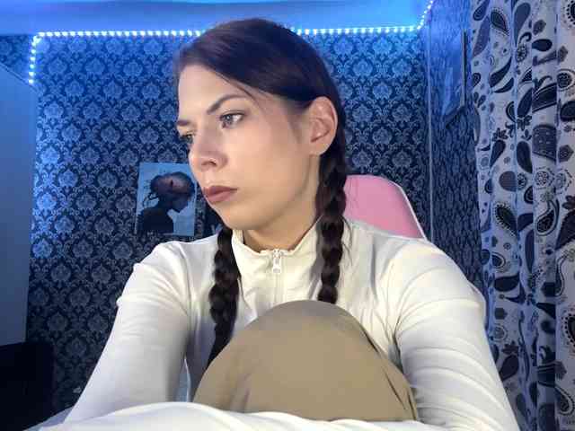 NikiMile webcam