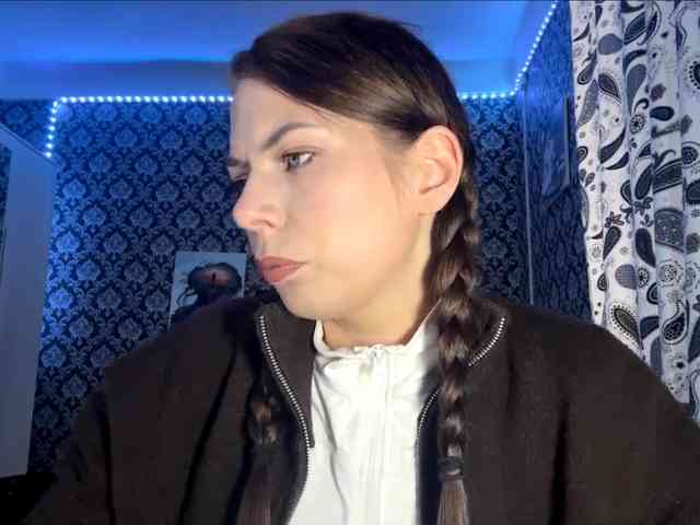 NikiMile webcam
