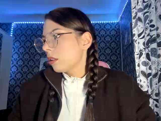 NikiMile webcam