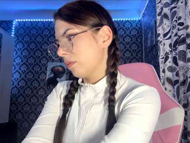 NikiMile webcam