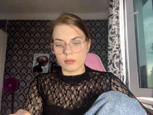NikiMile webcam