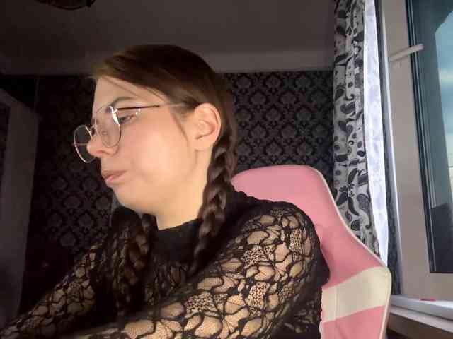 NikiMile webcam