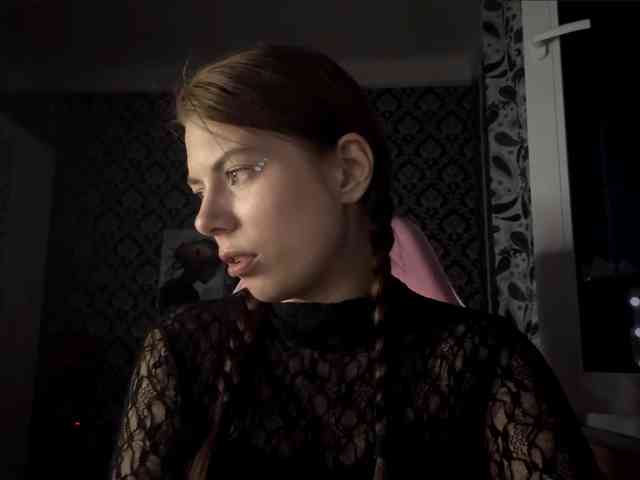 NikiMile webcam