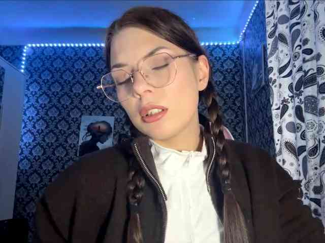 NikiMile webcam