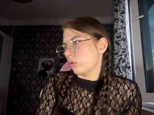 NikiMile webcam