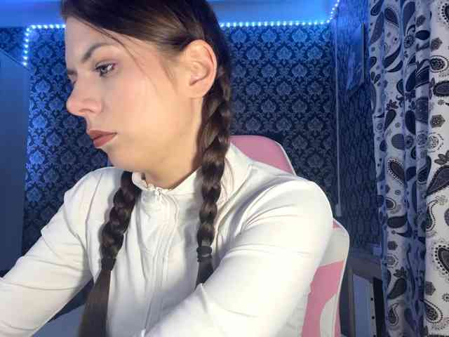 NikiMile webcam