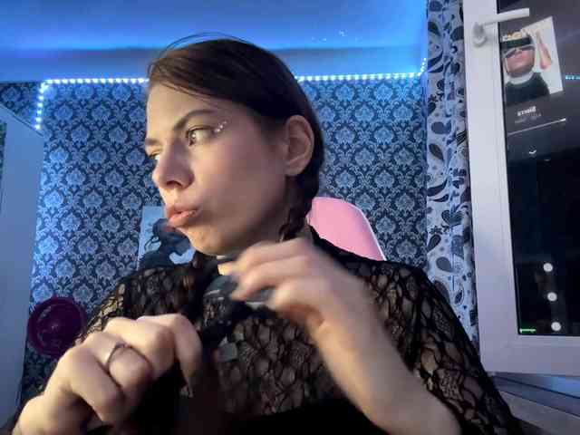 NikiMile webcam