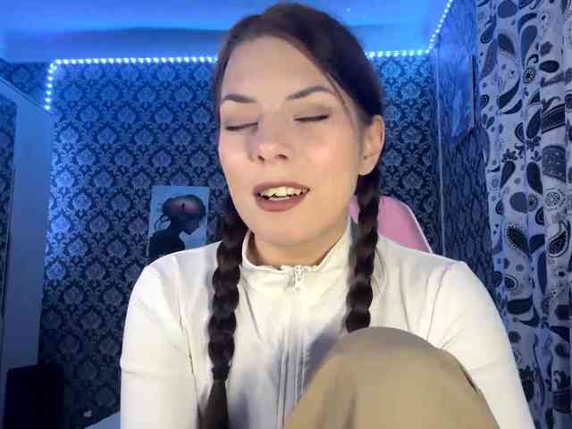 NikiMile webcam