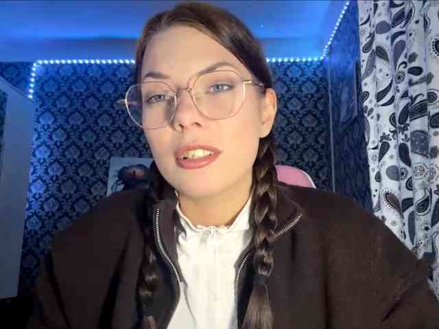 NikiMile webcam