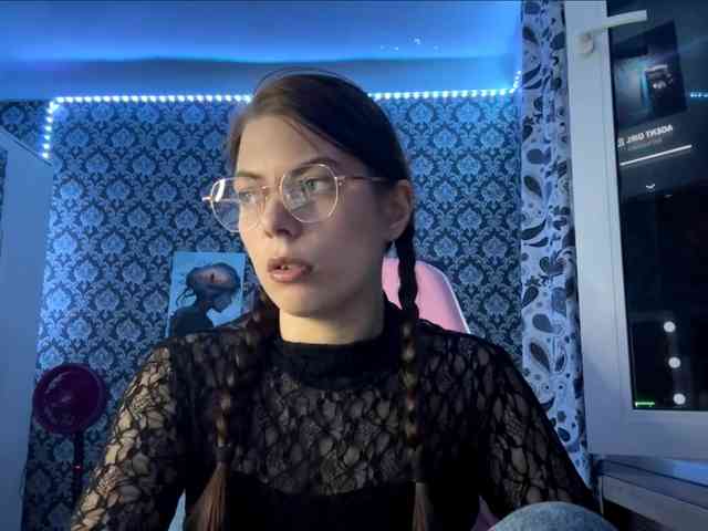 NikiMile webcam