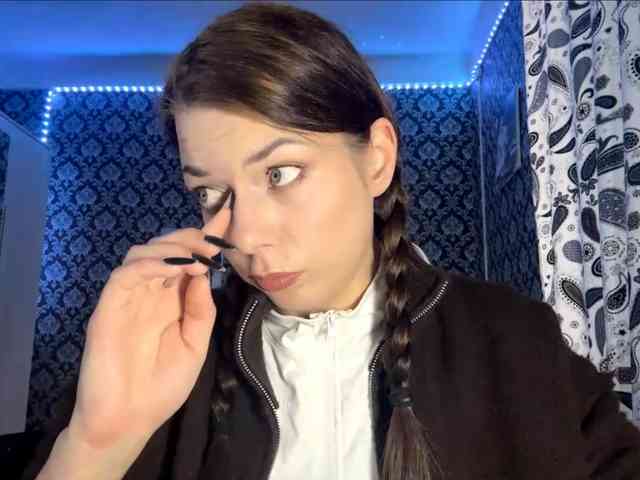 NikiMile webcam