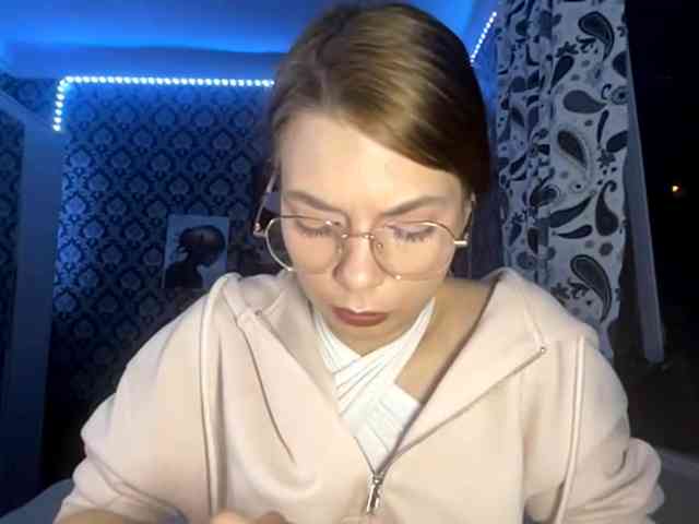 NikiMile webcam